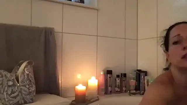 ChloeeGill – webcam model profile photo Image 4