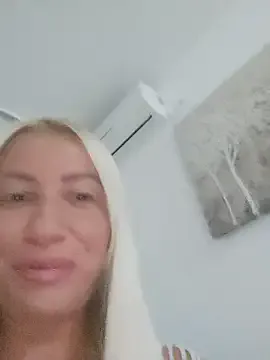 AmyBelmontt – webcam model profile photo Image 10