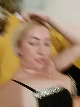 AmyBelmontt – webcam model profile photo Image 3