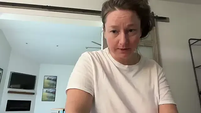 AdaraMillss – webcam model profile photo Image 10