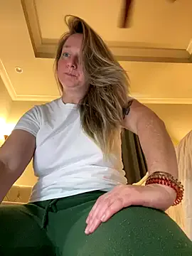 AdaraMillss – webcam model profile photo Image 19