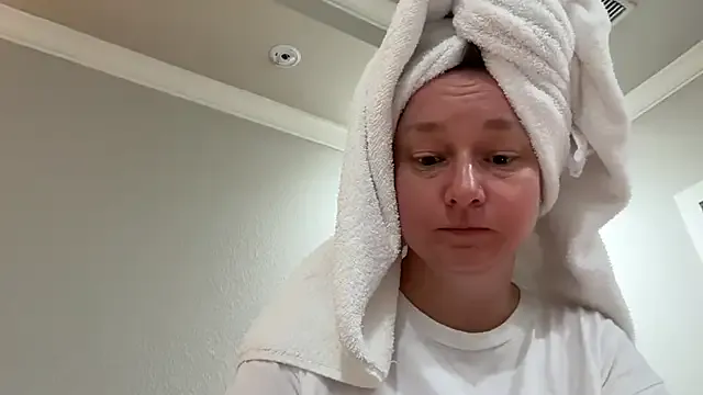 AdaraMillss – webcam model profile photo Image 2