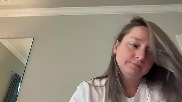 AdaraMillss – webcam model profile photo Image 4