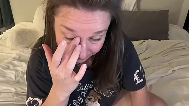 AdaraMillss – webcam model profile photo Image 6