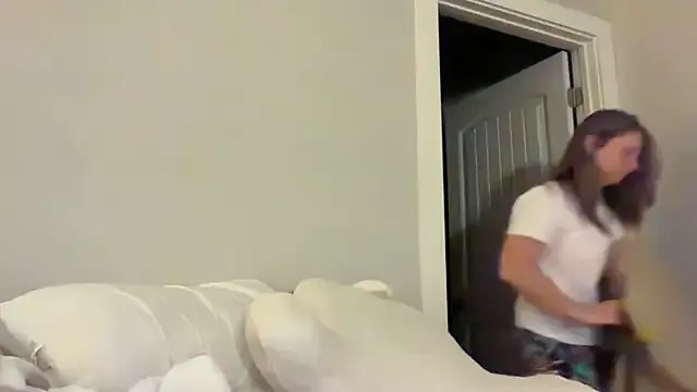 AdaraMillss – webcam model profile photo Image 8