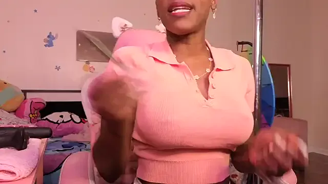 CassieGil – webcam model profile photo Image 12