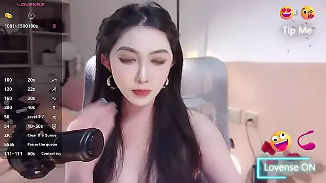 LilyMayss – webcam model profile photo Image 9