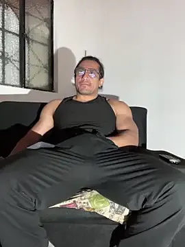 ZaraReyes – webcam model profile photo Image 18