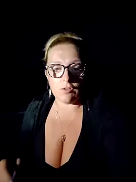 CassieGil – webcam model profile photo Image 2