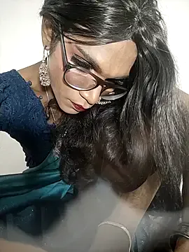 EmilyWeston – webcam model profile photo Image 4