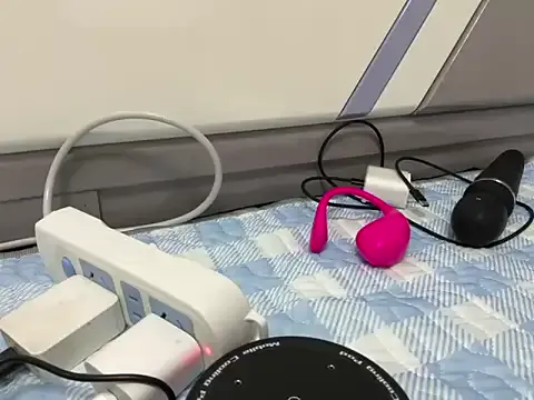 Maxinekinky – webcam model profile photo Image 15