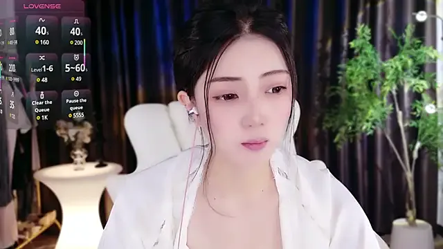 LunaKrismas – webcam model profile photo Image 2