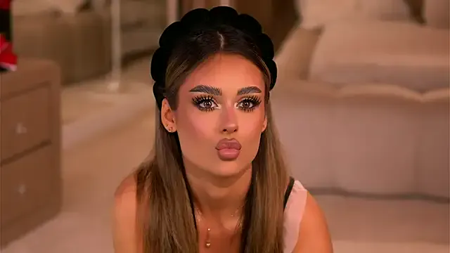 GreciaMorgan – webcam model profile photo Image 17