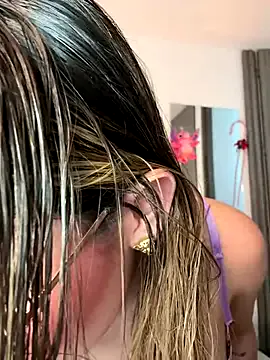 Maxinekinky – webcam model profile photo Image 6