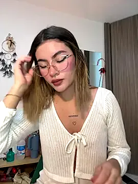 Maxinekinky – webcam model profile photo Image 7