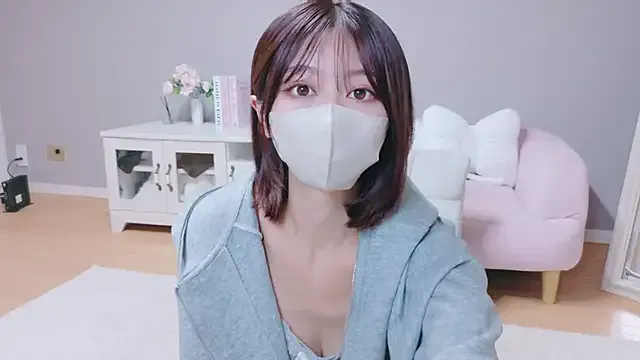 XxAlliGirlNextDoor – webcam model profile photo Image 12